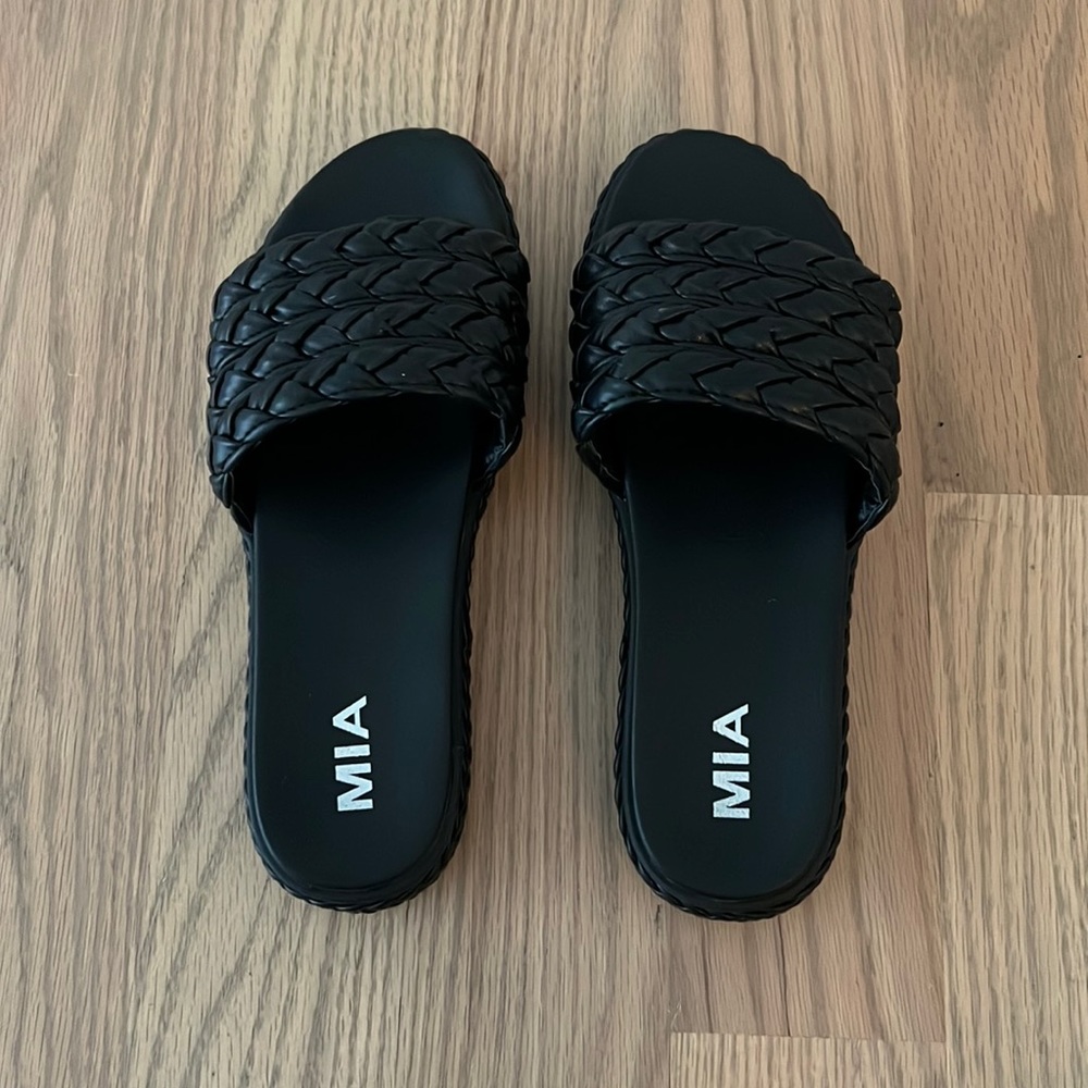 MIA Slides - size 8